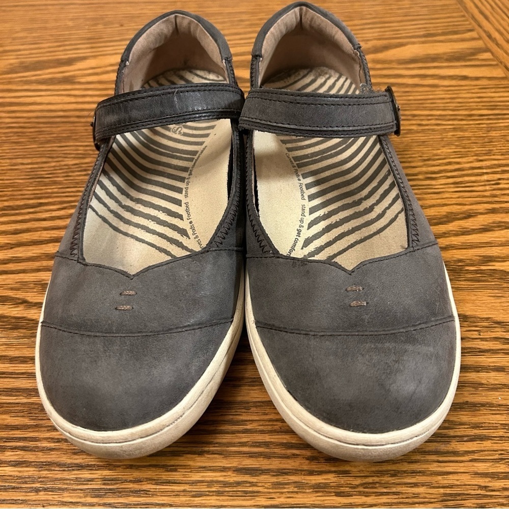 Taos Women's Charcoal Leather Mary Jane’s Adjustable Velcro Strap Buckle Sz 8.5 - Picture 2 of 9